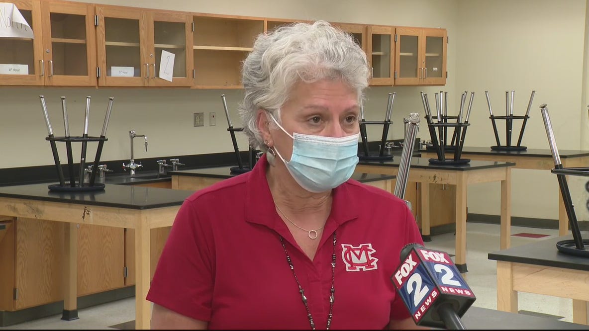 School shooting threats left on tables causes a Mount Clemens school to close